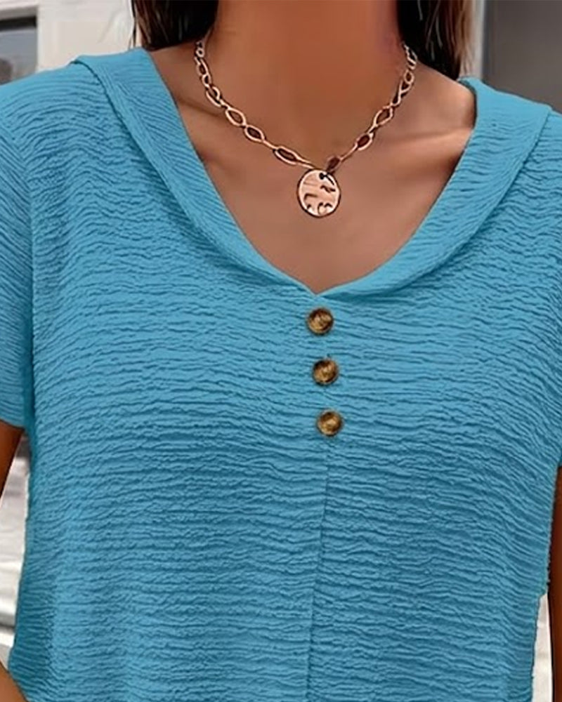 Peter Pan Collar T-Shirt with Three Buttons