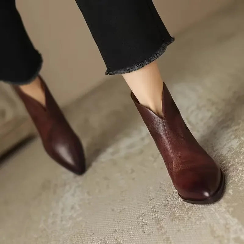 Lorine - Chic and Comfortable Leather Chelsea Boots