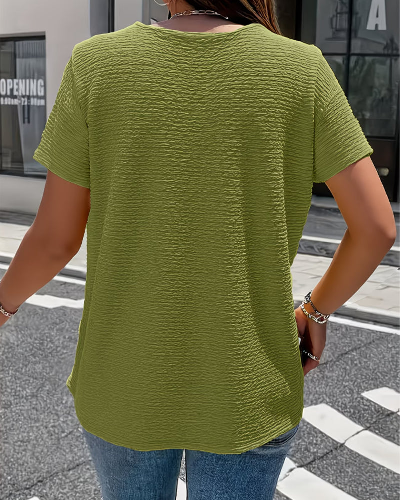Peter Pan Collar T-Shirt with Three Buttons