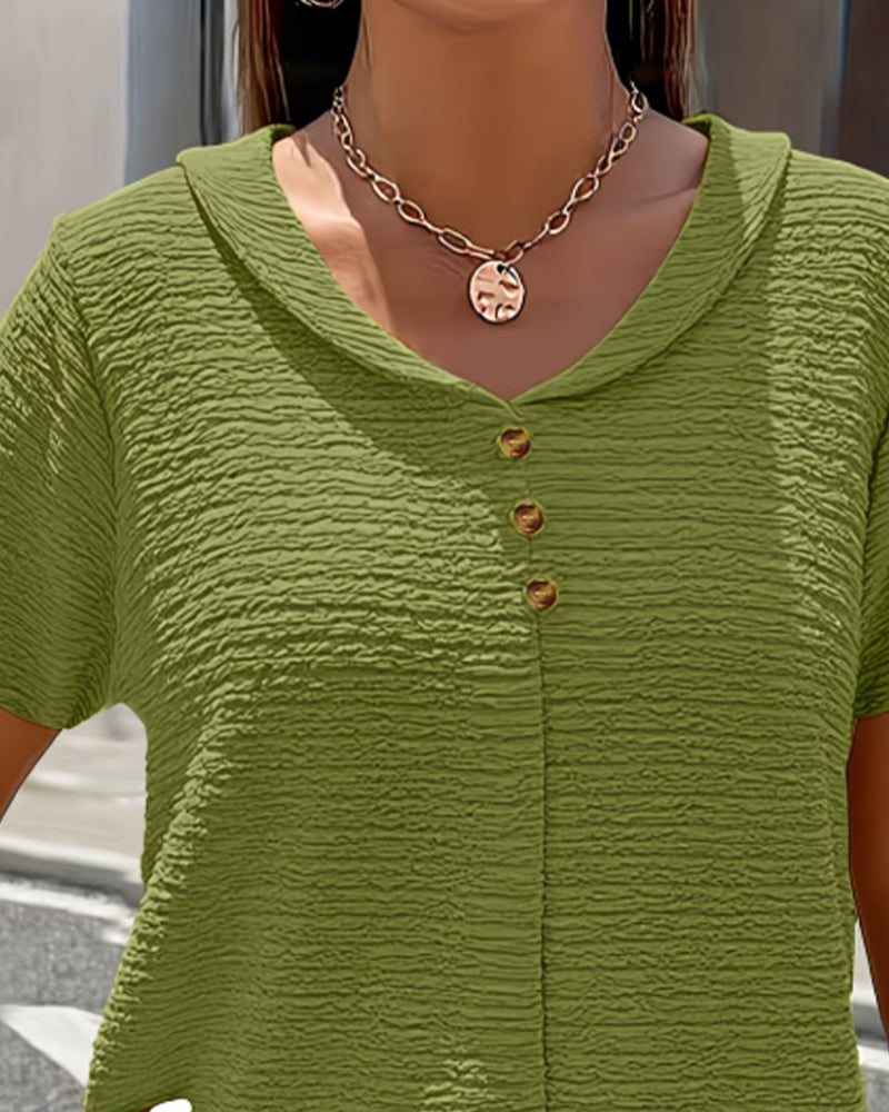 Peter Pan Collar T-Shirt with Three Buttons
